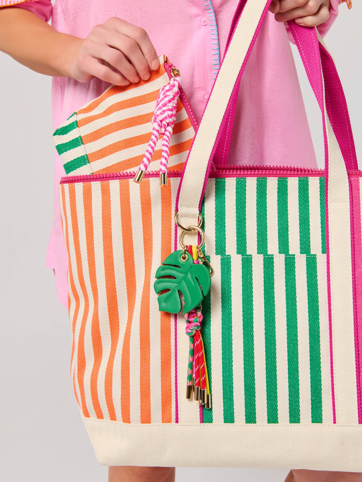 PALM LEAF BAG CHARM/KEY RING