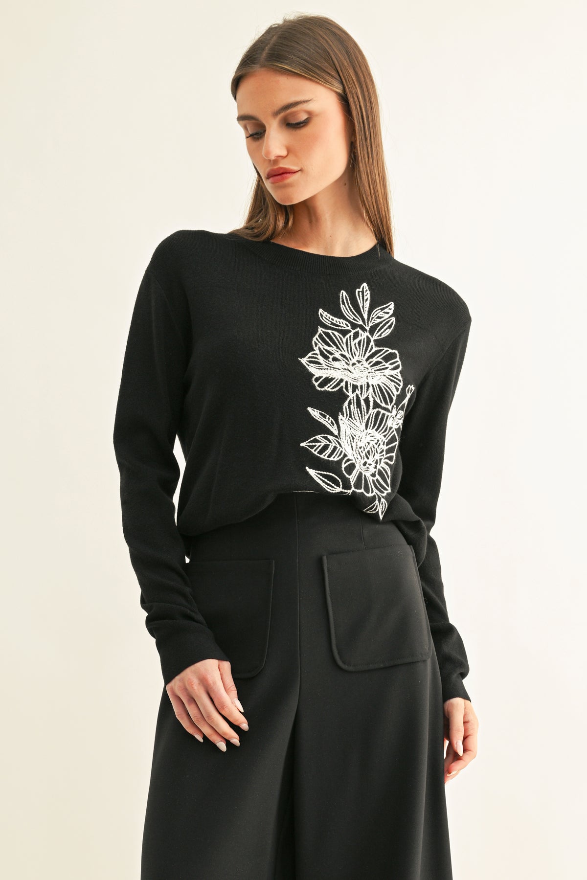 ITZEL FLORAL EMBROIDERY KNIT TOP
