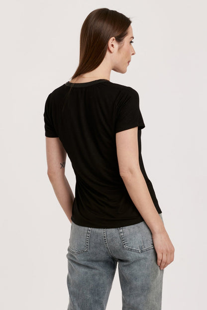 BLACK SCOOP NECK TOP W/PLEATHER BAND BLACK