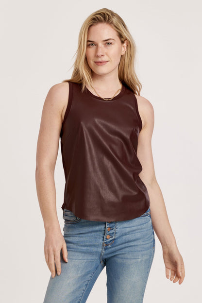 PLEATHER TANK W/ CURVED HEM & CONTRAST BACK COMPOTE