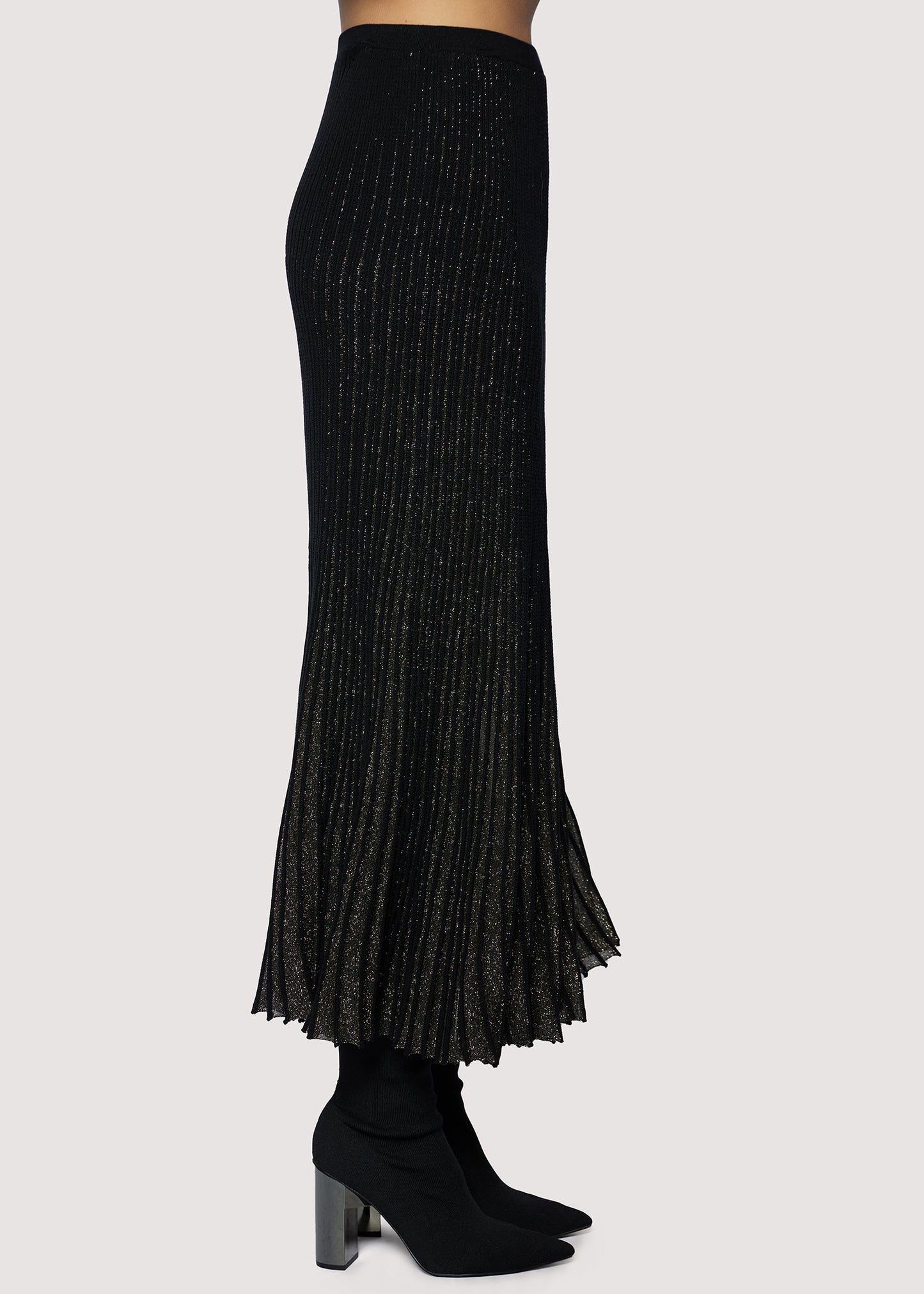 Black Treasures of Light Skirt